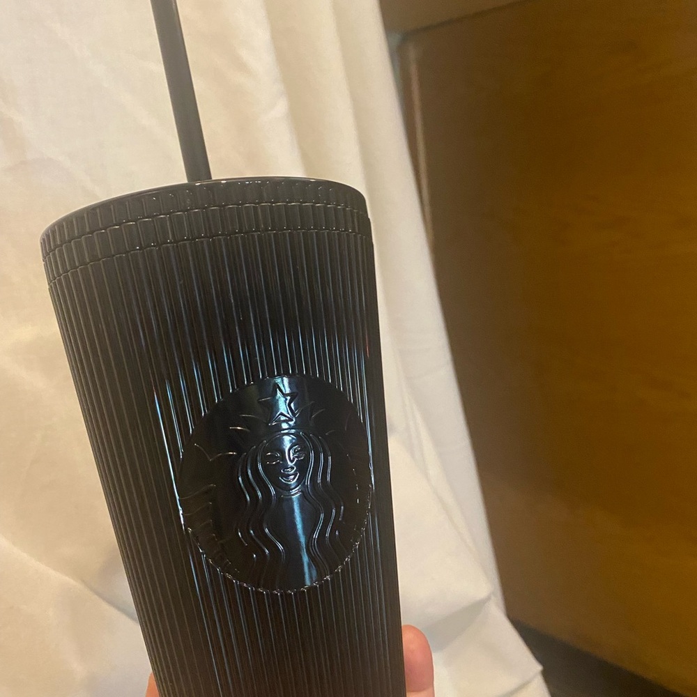 Starbucks 16 oz Ribbed Black Tumbler with Straw